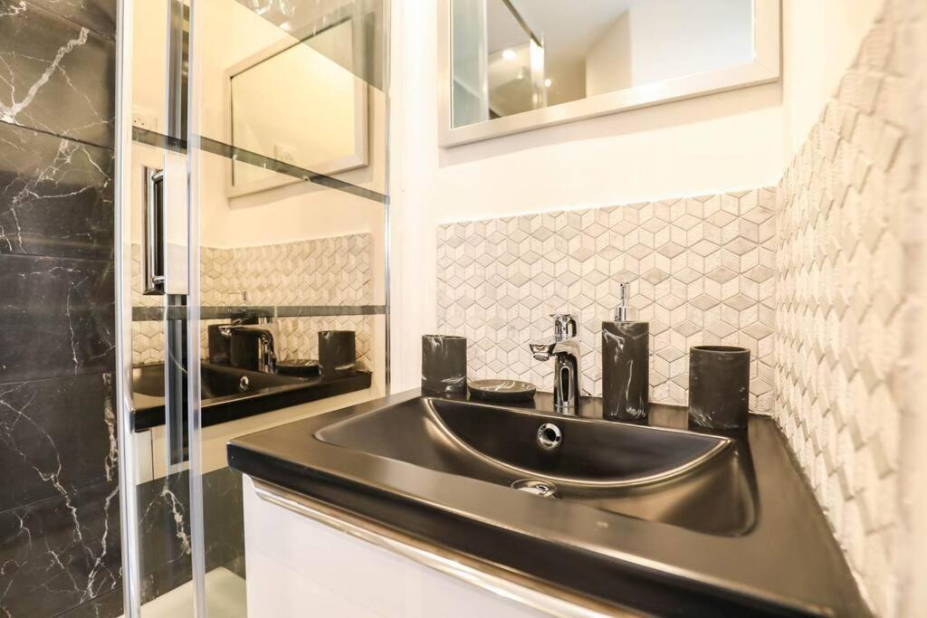 L'Urbain - Superbe Mezzanine Apartment Марсилия Екстериор снимка